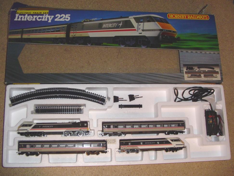 Hornby R696 Intercity 225 Train Set Class 91, InterCity, 91014 Train Models